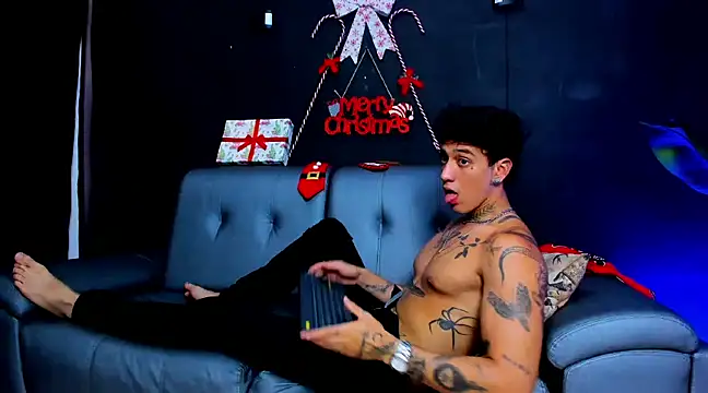 JUSTIN FULLER1 online show from December 6, 2024, 4:28 pm