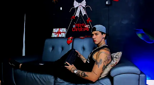 JUSTIN FULLER1 online show from December 7, 2024, 1:51 pm