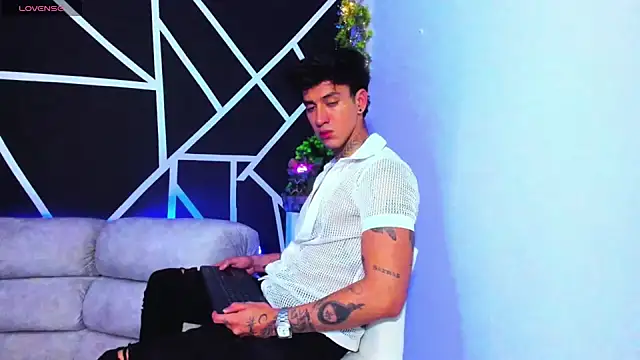 JUSTIN FULLER1 online show from February 3, 2025, 10:00 pm