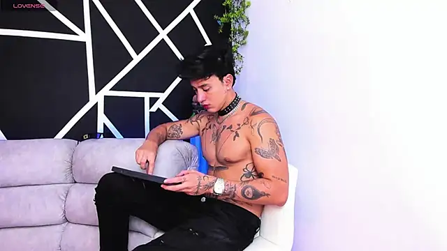 JUSTIN FULLER1 online show from February 24, 2025, 11:30 pm