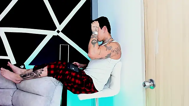 JUSTIN FULLER1 online show from October 12, 2025, 9:25 pm