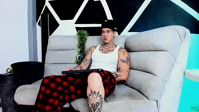 JUSTIN FULLER1 online show from October 23, 2025, 4:17 pm