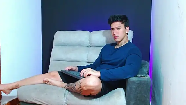 JUSTIN FULLER1 online show from February 2, 2026, 6:39 pm