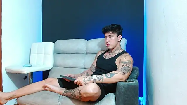 JUSTIN FULLER1 online show from April 22, 2026, 10:22 pm