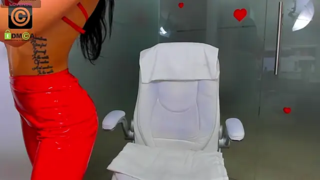 Queenrafaella online show from February 14, 2026, 3:03 am