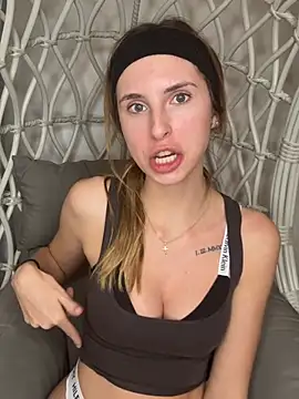 Snapshot of emma05 chatting on February 21, 2026, 7:37 pm emma05 online show from February 21, 2026, 7:37 pm