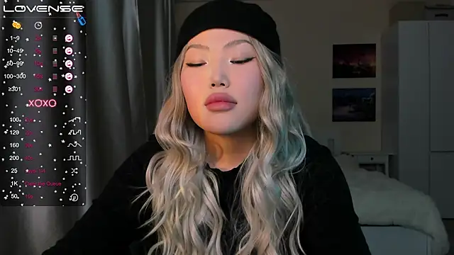 Snapshot of uko_sa chatting on December 19, 2024, 2:24 pm uko sa online show from December 19, 2024, 2:24 pm