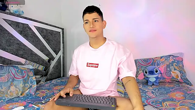 Snapshot of ander_deimond_ chatting on February 14, 2025, 2:33 pm ander deimond  online show from February 14, 2025, 2:33 pm