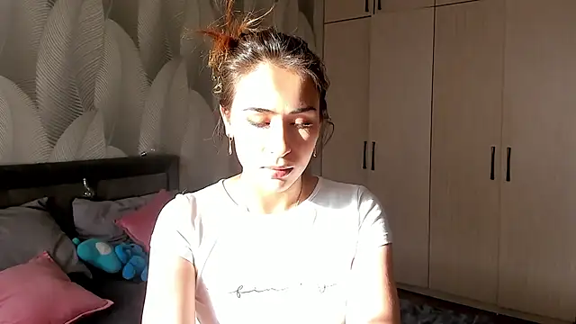 Bambiii bby online show from September 20, 2025, 2:23 am