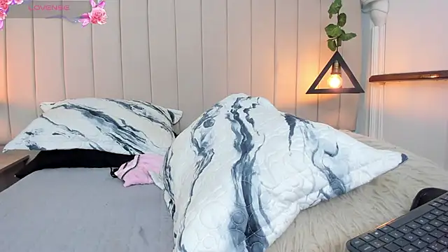 JulianaWaldo online show from January 30, 2025, 4:24 pm