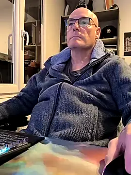 bogland33 online show from March 11, 2025, 8:09 pm