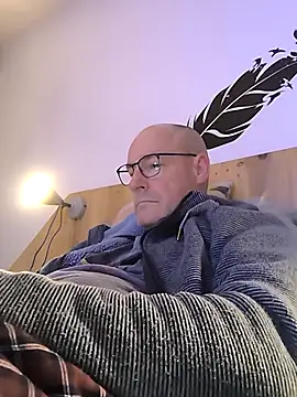 bogland33 online show from November 20, 2025, 8:08 pm