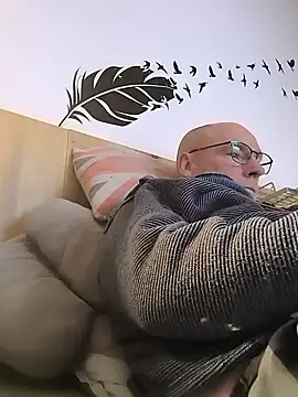 bogland33 online show from December 3, 2025, 8:07 pm