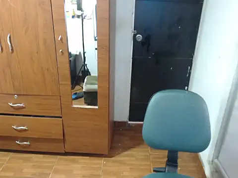 carolina linarez69 online show from September 21, 2025, 8:32 pm