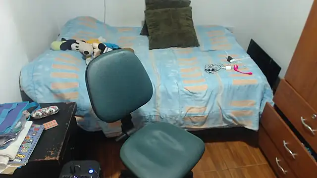 carolina linarez69 online show from October 4, 2025, 11:25 pm