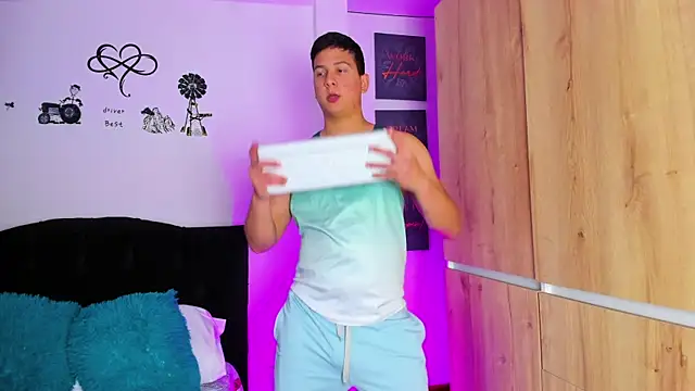 ANDREZALVAREZ online show from December 3, 2024, 3:09 am