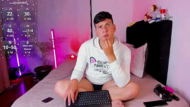 ANDREZALVAREZ online show from April 3, 2026, 11:03 pm