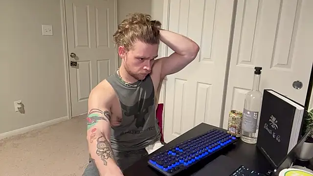 Snapshot of DaddydayDrinkzz chatting on March 15, 2025, 6:14 am DaddydayDrinkzz online show from March 15, 2025, 6:14 am