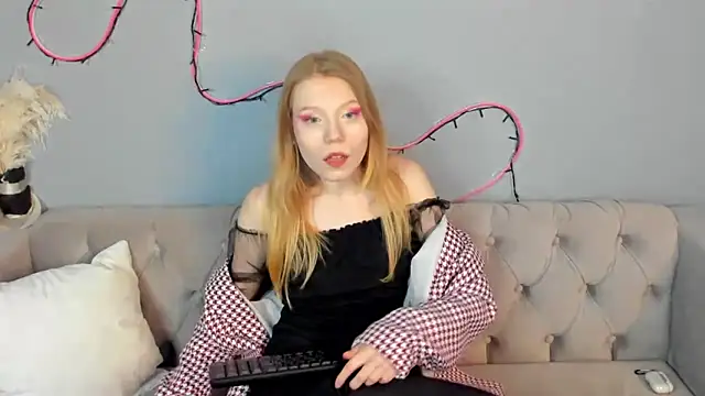 Esme Runn online show from February 3, 2025, 10:03 am