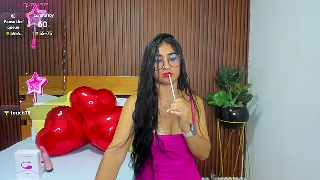 evelin leroy online show from February 13, 2025, 3:14 pm