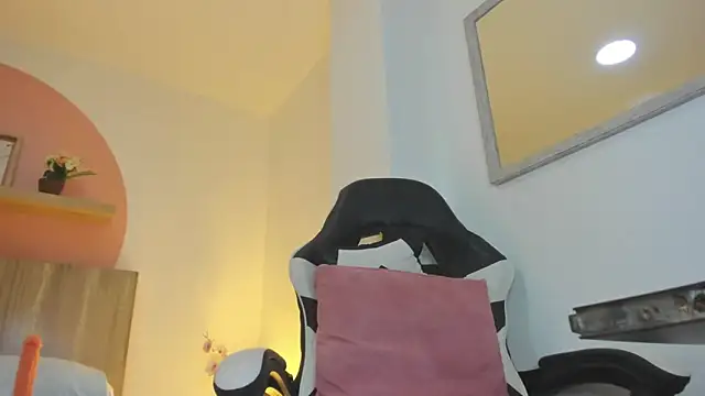 evelin leroy online show from September 10, 2025, 12:05 pm