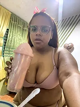 Evabigass online show from October 7, 2025, 7:33 pm