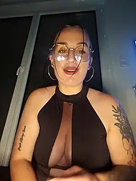 lindsay 33off online show from October 16, 2025, 10:44 pm