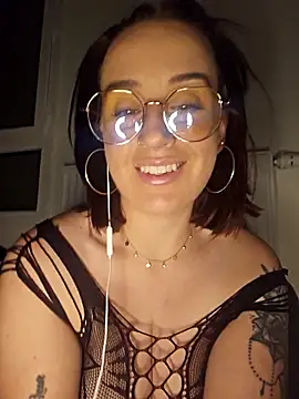 lindsay 33off online show from January 7, 2026, 7:55 am