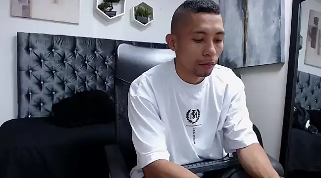 Snapshot of richar_voller chatting on December 4, 2024, 11:19 am richar voller online show from December 4, 2024, 11:19 am