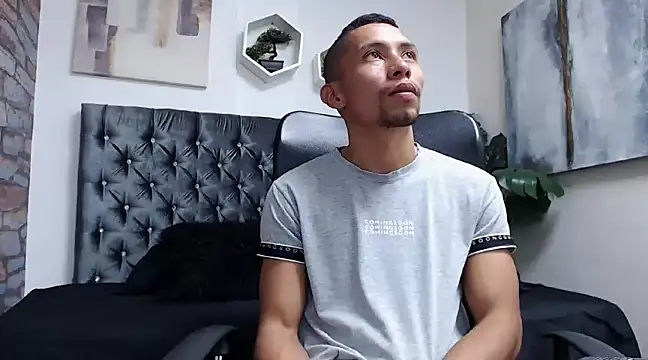 Snapshot of richar_voller chatting on December 9, 2024, 12:19 pm richar voller online show from December 9, 2024, 12:19 pm