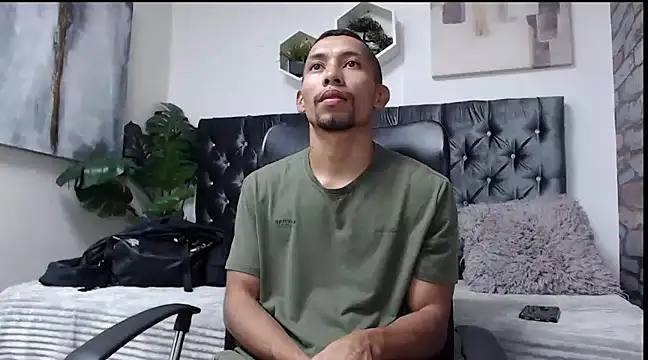 Snapshot of richar_voller chatting on December 21, 2024, 11:22 am richar voller online show from December 21, 2024, 11:22 am