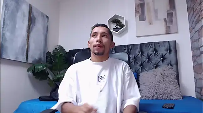 Snapshot of richar_voller chatting on January 8, 2025, 11:32 am richar voller online show from January 8, 2025, 11:32 am