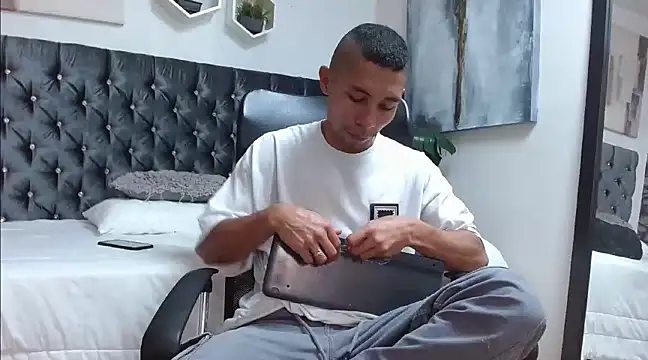 Snapshot of richar_voller chatting on February 4, 2025, 2:43 pm richar voller online show from February 4, 2025, 2:43 pm