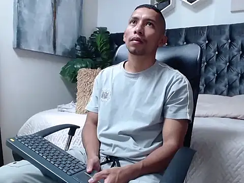 Snapshot of richar_voller chatting on October 9, 2025, 11:19 am richar voller online show from October 9, 2025, 11:19 am