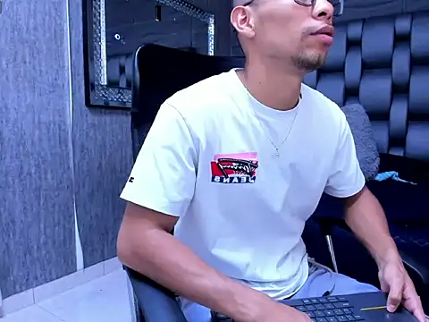 Snapshot of richar_voller chatting on October 10, 2025, 11:42 am richar voller online show from October 10, 2025, 11:42 am