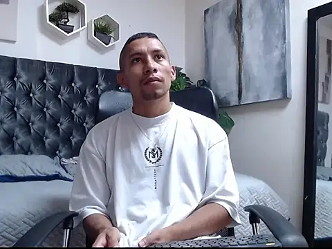 Snapshot of richar_voller chatting on October 20, 2025, 11:21 am richar voller online show from October 20, 2025, 11:21 am