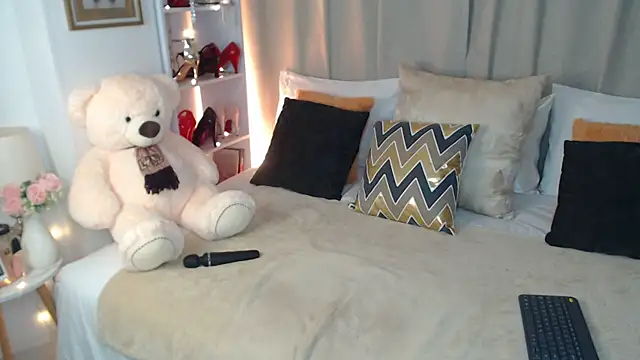 AnnaRouge online show from April 2, 2026, 1:36 am