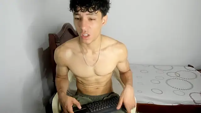 Snapshot of enzo_sloran chatting on September 16, 2025, 2:40 pm enzo sloran online show from September 16, 2025, 2:40 pm