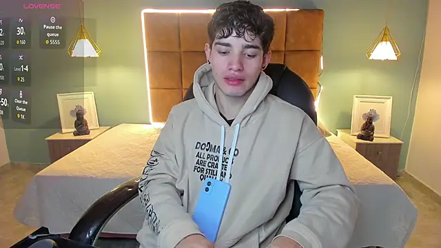 AlejooTwink online show from November 10, 2025, 2:43 am