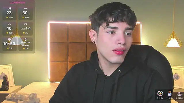 AlejooTwink online show from December 1, 2025, 3:44 am