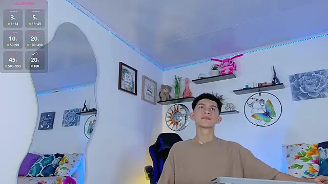 Noah tyler  online show from October 7, 2025, 11:46 pm