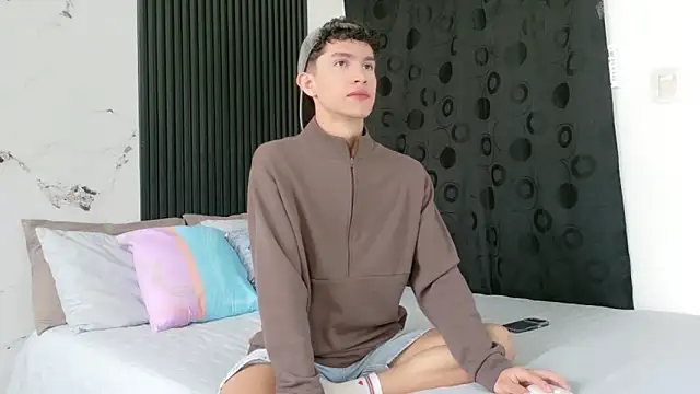 Noah tyler  online show from February 4, 2026, 12:55 pm