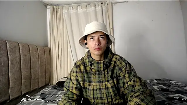 Snapshot of Yellowpokemon23 chatting on November 12, 2025, 5:19 am Yellowpokemon23 online show from November 12, 2025, 5:19 am