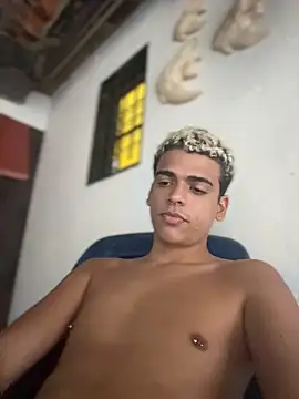 Snapshot of Leo_bunny_hot chatting on February 3, 2026, 12:31 am Leo bunny hot online show from February 3, 2026, 12:31 am