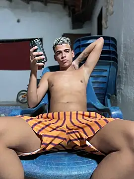 Snapshot of Leo_bunny_hot chatting on February 17, 2026, 10:49 pm Leo bunny hot online show from February 17, 2026, 10:49 pm