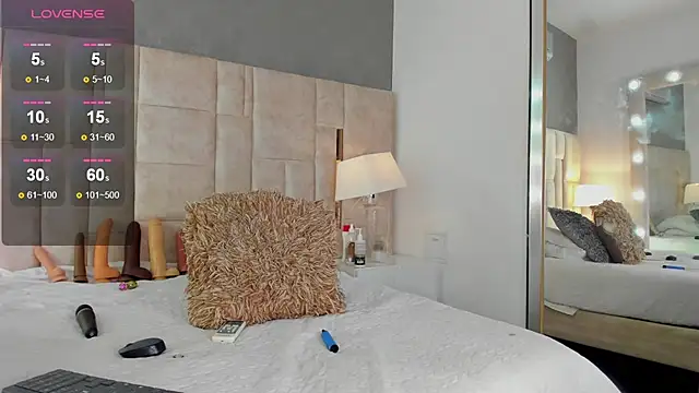 GaleHodge online show from December 3, 2024, 11:13 pm