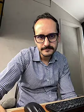 Snapshot of Superdad chatting on December 6, 2024, 1:55 pm Superdad online show from December 6, 2024, 1:55 pm