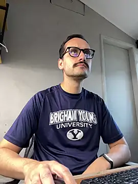 Snapshot of Superdad chatting on December 7, 2024, 4:25 pm Superdad online show from December 7, 2024, 4:25 pm