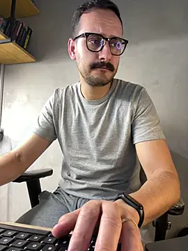 Snapshot of Superdad chatting on September 22, 2025, 12:40 pm Superdad online show from September 22, 2025, 12:40 pm