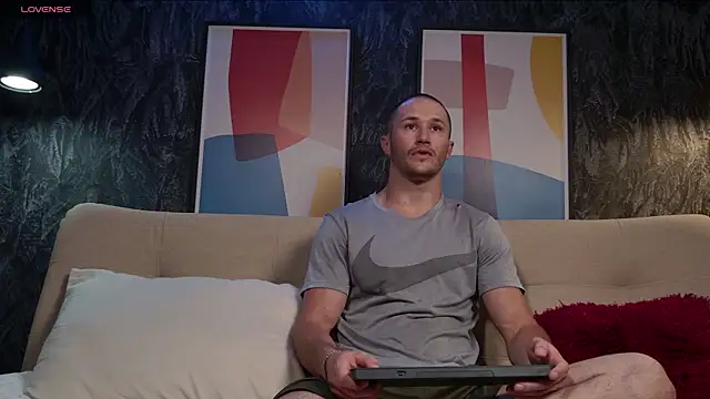 AxelFairchaild online show from November 12, 2025, 1:11 pm